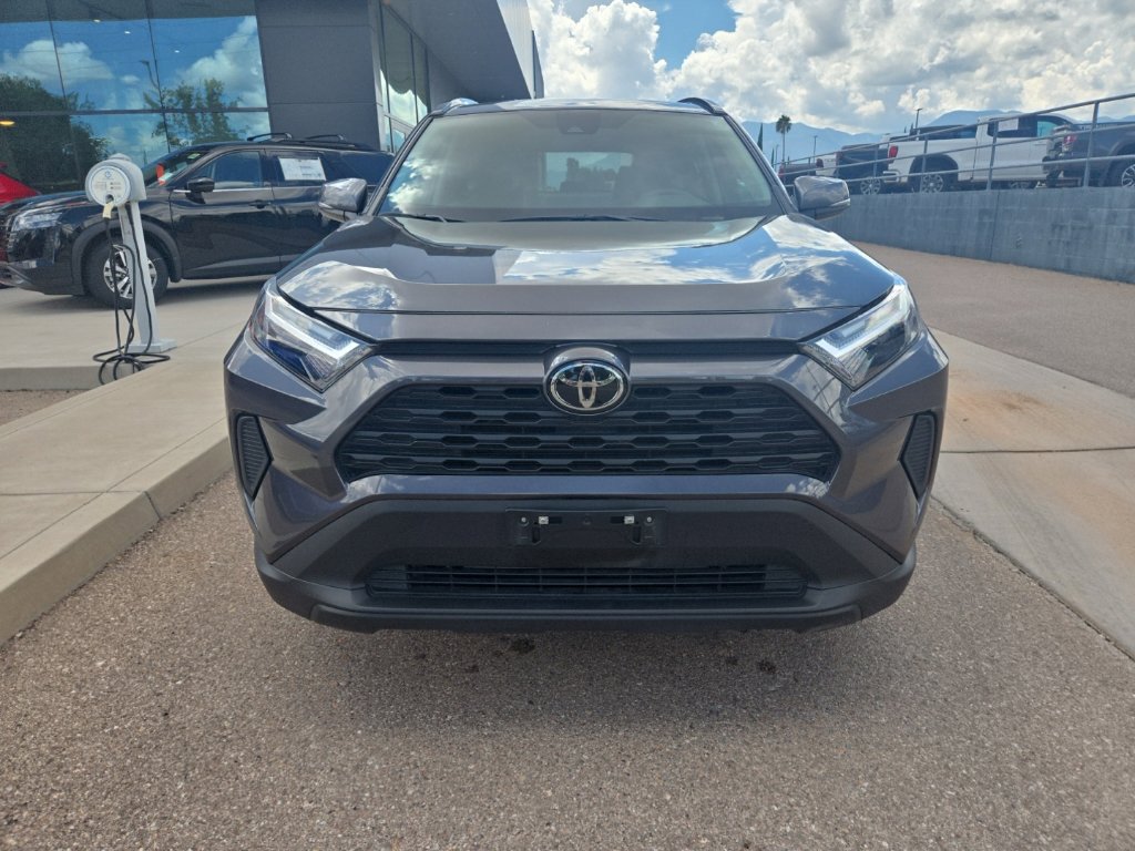 Used 2025 Toyota RAV4 XLE AWD/4WD image 2