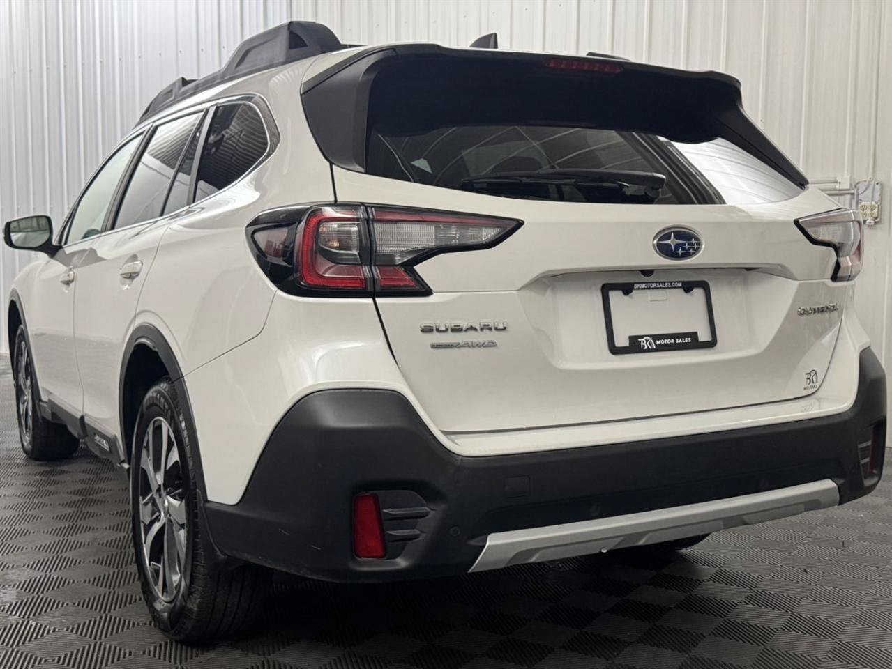 Used 2020 Subaru Outback Limited AWD/4WD image 3