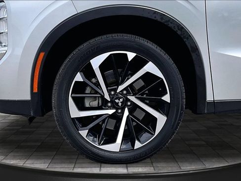 Used 2023 Mitsubishi Outlander SE AWD/4WD image 9
