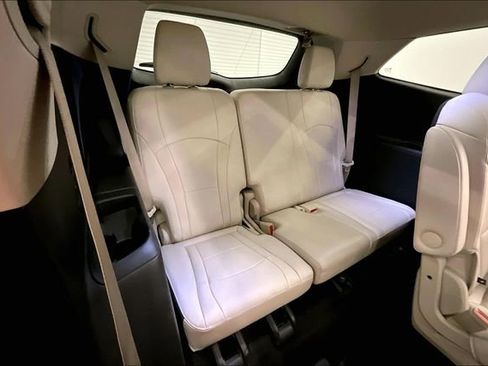 Used 2023 Buick Enclave Essence image 28