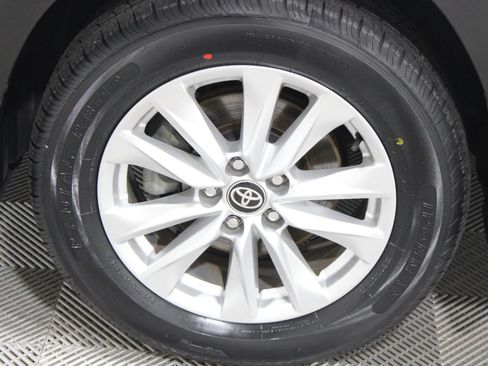 Used 2024 Toyota Corolla Cross LE FWD image 36