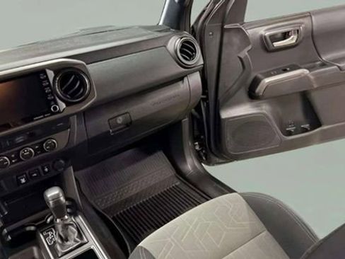 Used 2023 Toyota Tacoma TRD Sport image 31