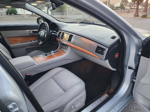 Used 2010 Jaguar XF Luxury RWD image 24