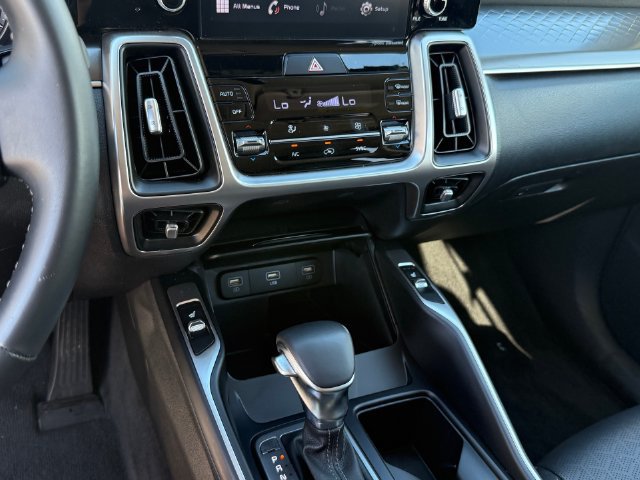 Used 2021 Kia Sorento S FWD image 16