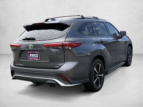 Used 2021 Toyota Highlander XSE FWD image 5