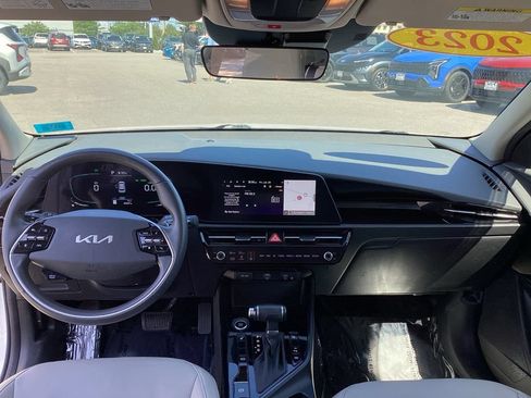 Used 2023 Kia Niro EX FWD image 15