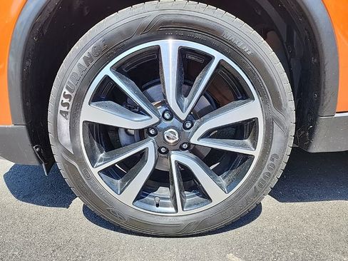 Used 2019 Nissan Rogue SL w/ Premium Package AWD/4WD image 2