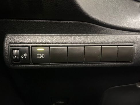 Certified 2023 Toyota Corolla LE image 28