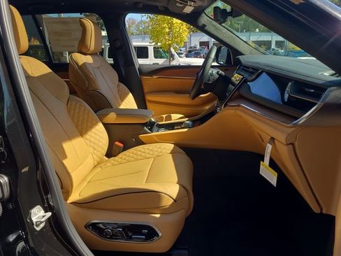 New 2025 Jeep Grand Cherokee Summit image 28