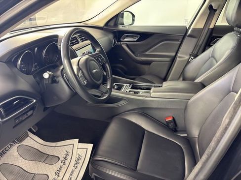 Used 2019 Jaguar F-PACE Premium AWD/4WD image 18