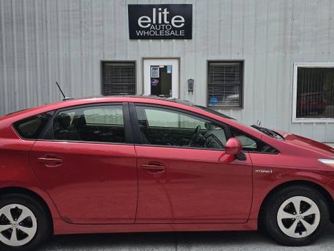 Used 2013 Toyota Prius Four w/ Deluxe Solar Roof Pkg FWD image 6