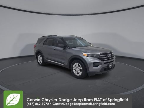Used 2021 Ford Explorer XLT AWD/4WD image 3
