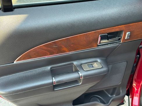 Used 2013 Lincoln MKX AWD image 16
