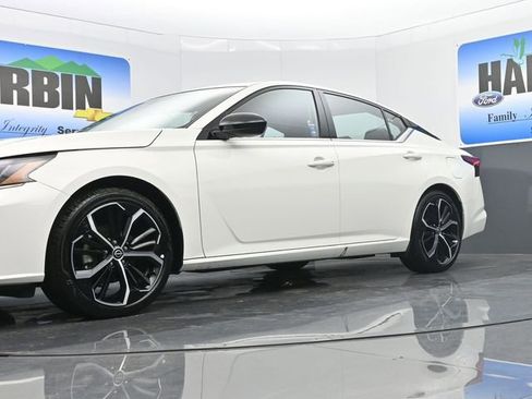 Used 2025 Nissan Altima 2.5 SR image 18