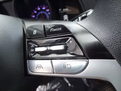 Used 2023 Hyundai Elantra SEL image 17