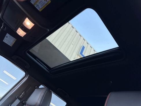 Used 2025 Nissan Frontier PRO-4X w/ Pro Premium Package image 5