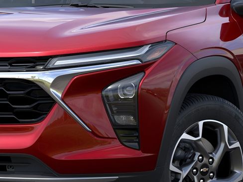 New 2026 Chevrolet Trax LT w/ Driver Confidence Package FWD image 10