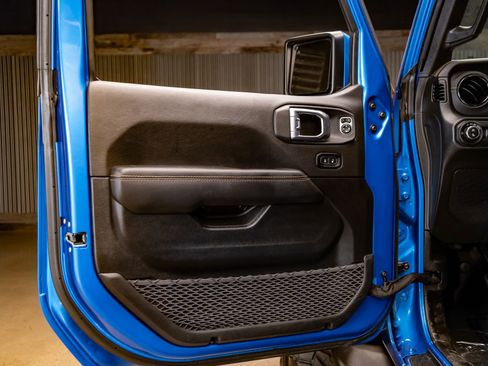 Used 2022 Jeep Gladiator Overland image 28