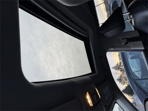 Certified 2023 Toyota Highlander XLE image 7