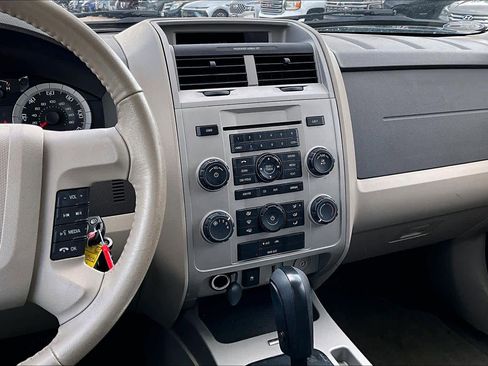 Used 2010 Ford Escape XLT image 6