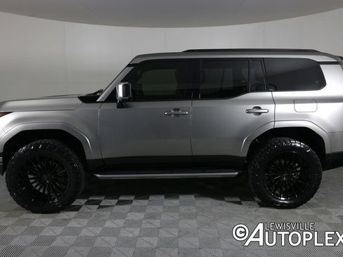 Used 2025 Lexus GX 550 w/ Accessory Package (2T) AWD/4WD image 8