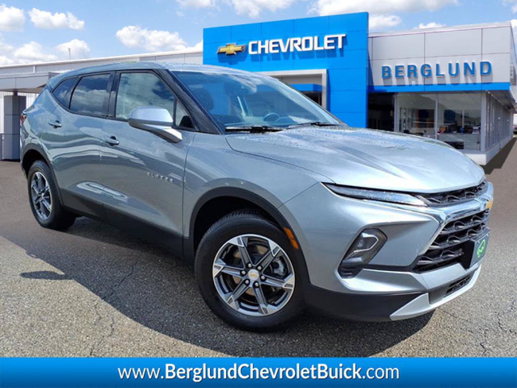 Certified 2025 Chevrolet Blazer LT FWD image 1