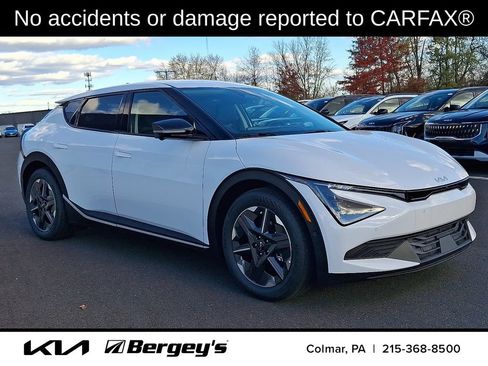 Used 2025 Kia EV6 Light w/ Light LR Technology Package AWD/4WD image 2