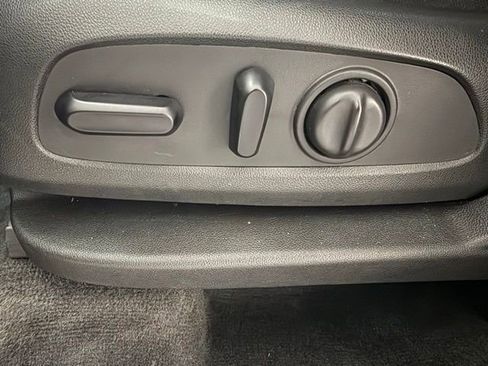 Used 2021 Chevrolet Traverse LT image 28