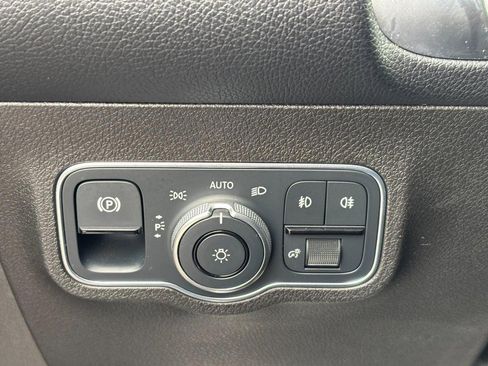 Used 2021 Mercedes-Benz GLB 250 4MATIC image 17