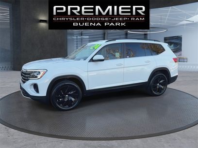 Used 2024 Volkswagen Atlas SE w/ Black Wheel Package