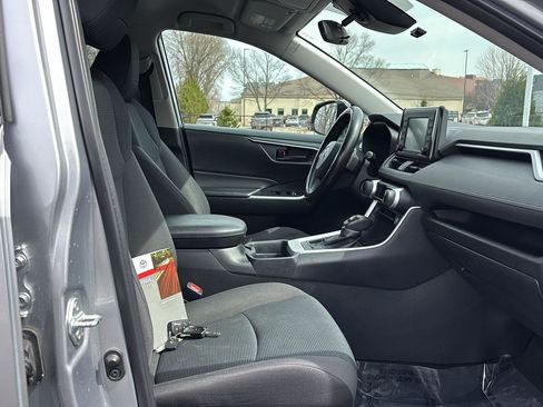 Used 2021 Toyota RAV4 LE image 18