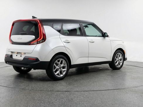 Used 2025 Kia Soul LX w/ LX Technology Package FWD image 9