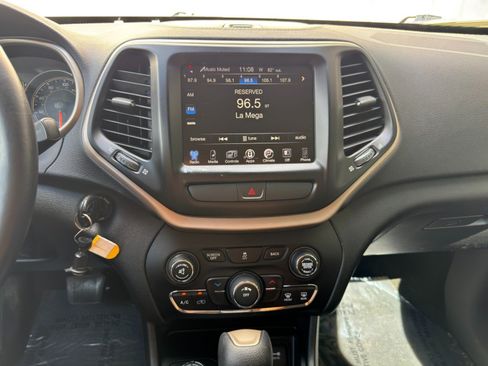 Used 2016 Jeep Cherokee Latitude w/ Cold Weather Group AWD/4WD image 21