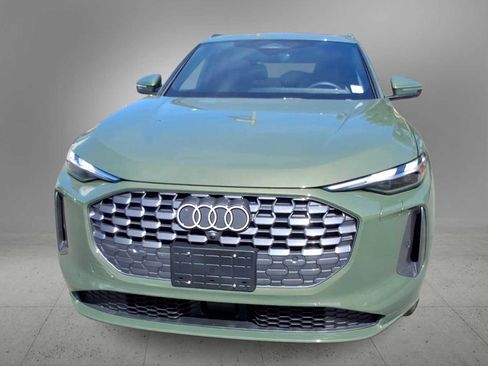 Certified 2025 Audi Q5 Premium AWD/4WD image 3