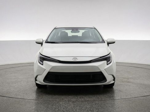 Used 2025 Toyota Corolla LE image 2