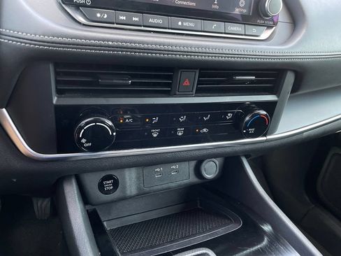 Used 2024 Nissan Rogue S AWD/4WD image 19