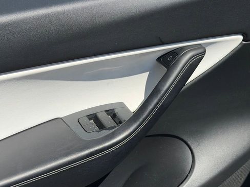 Used 2021 Tesla Model Y Long Range image 30