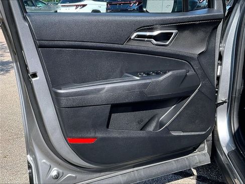 Used 2025 Kia Sportage LX AWD/4WD image 9