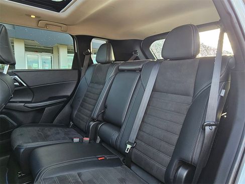 Used 2023 Mitsubishi Outlander SE image 14