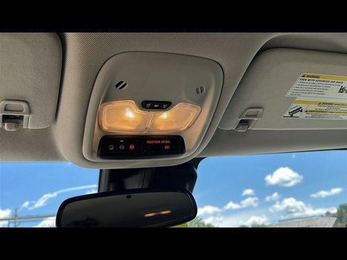 Used 2021 Chevrolet TrailBlazer LT w/ Convenience Package FWD image 17