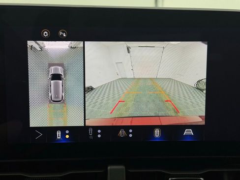 Used 2025 Chevrolet Equinox RS w/ Safety and Technology Package image 4