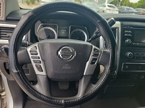 Used 2017 Nissan Titan SV AWD/4WD image 21
