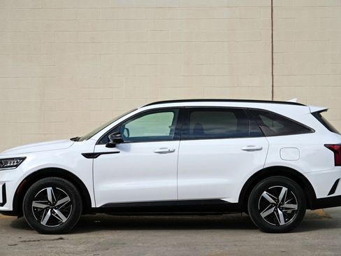 Used 2022 Kia Sorento S FWD image 45