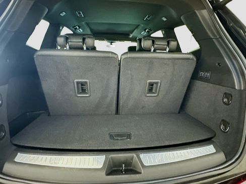 Used 2025 Cadillac XT6 Premium Luxury image 32