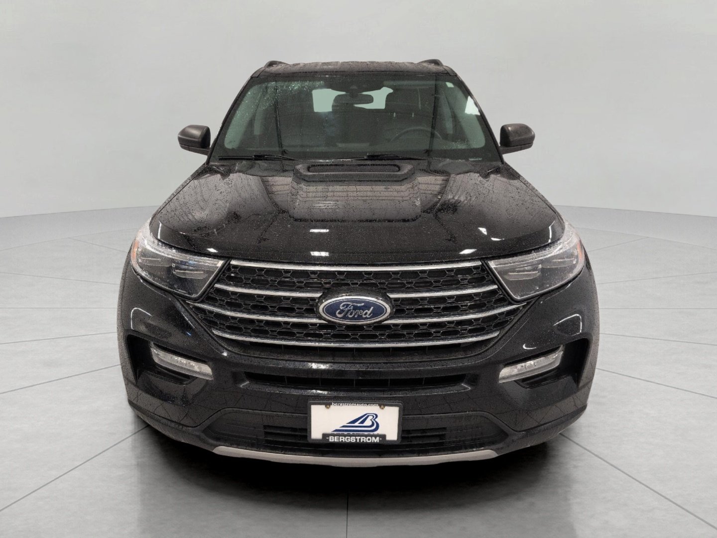 Used 2024 Ford Explorer XLT w/ Equipment Group 202A AWD/4WD image 42