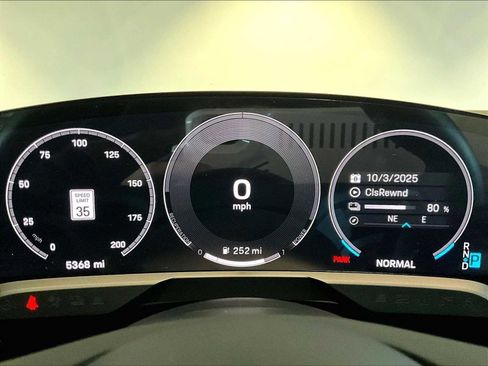 Used 2025 Porsche Taycan image 21