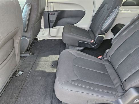 Used 2023 Chrysler Voyager LX image 19