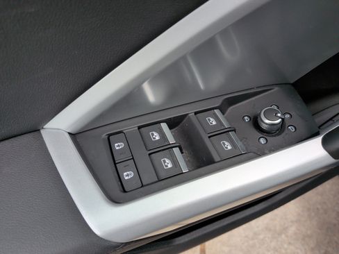 Used 2023 Audi Q3 2.0T Premium w/ Convenience Package image 15