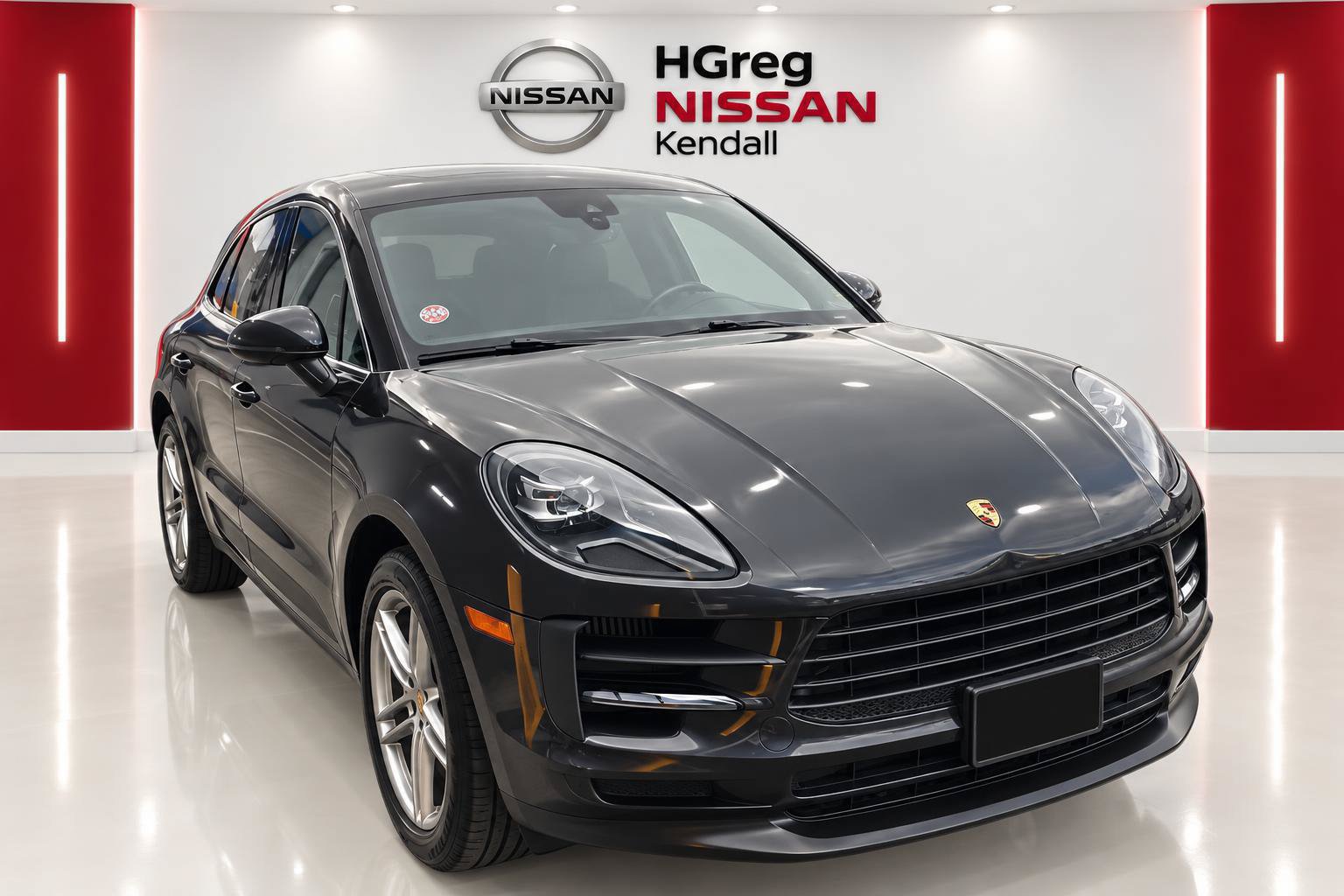 Used 2021 Porsche Macan S AWD/4WD image 3