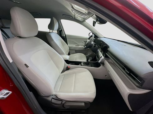 Used 2025 Hyundai Kona SEL image 31